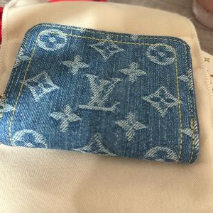 100% new in box lv limited addition zippy coin purse Blue denim